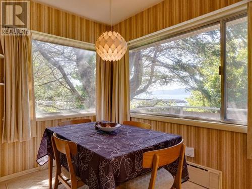 6956 Victoria Street, Powell River, BC - Indoor Photo Showing Dining Room