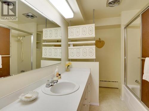 6956 Victoria Street, Powell River, BC - Indoor Photo Showing Bathroom