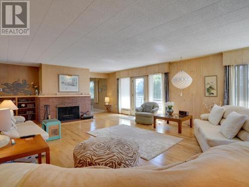 6956 Victoria Street, Powell River, BC - Indoor Photo Showing Living Room With Fireplace