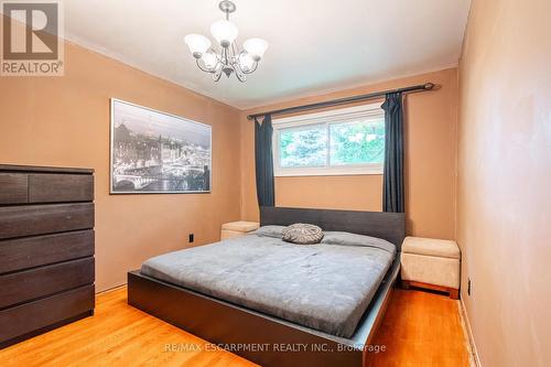 343 Bevan Drive, Burlington, ON - Indoor Photo Showing Bedroom