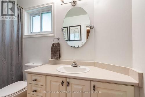 343 Bevan Drive, Burlington, ON - Indoor Photo Showing Bathroom