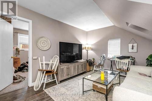 77 Lancaster Street W, Kitchener, ON - Indoor Photo Showing Living Room