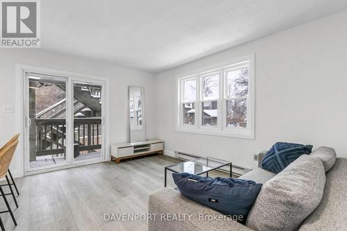 77 Lancaster Street W, Kitchener, ON - Indoor Photo Showing Living Room