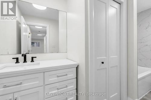 77 Lancaster Street W, Kitchener, ON - Indoor Photo Showing Bathroom