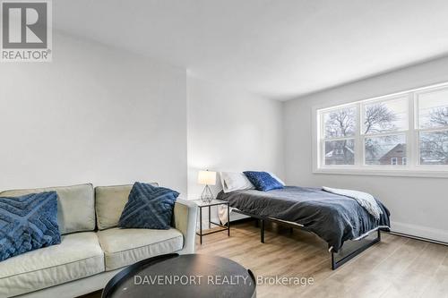 77 Lancaster Street W, Kitchener, ON - Indoor Photo Showing Bedroom