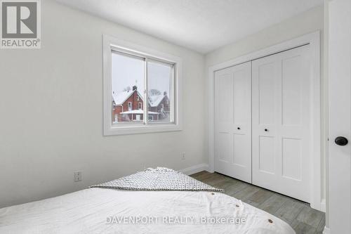 77 Lancaster Street W, Kitchener, ON - Indoor Photo Showing Bedroom