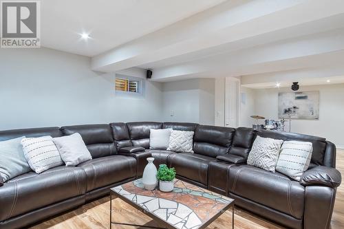 1691 Medallion Court, Mississauga, ON - Indoor Photo Showing Living Room