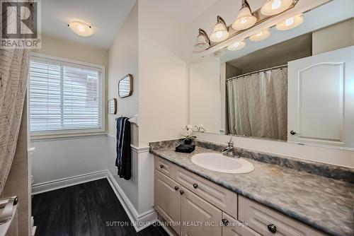 5919 Blue Spruce Avenue, Burlington, ON - Indoor Photo Showing Bathroom