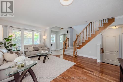 5919 Blue Spruce Avenue, Burlington, ON - Indoor Photo Showing Living Room