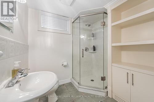 437 Niar Avenue, Mississauga, ON - Indoor Photo Showing Bathroom