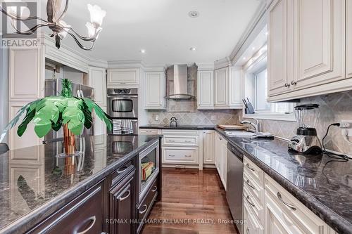 437 Niar Avenue, Mississauga, ON - Indoor Photo Showing Kitchen With Upgraded Kitchen
