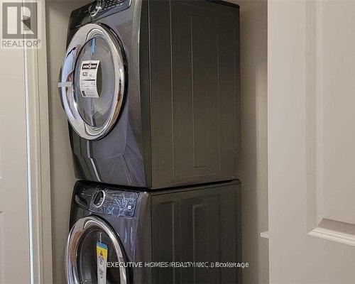 110 King William Way, Clarington, ON - Indoor Photo Showing Laundry Room