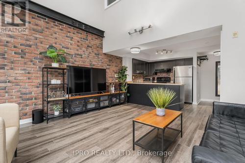 308 - 21 Earl Street, Toronto, ON - Indoor Photo Showing Living Room