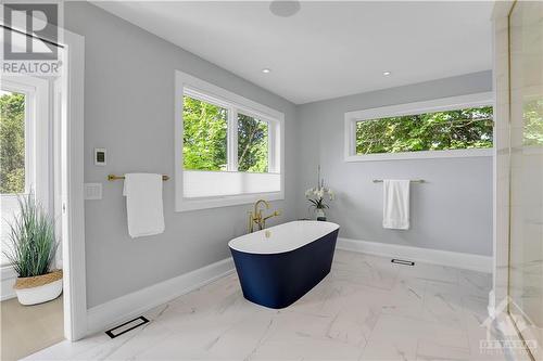 434 Kenwood Avenue, Ottawa, ON - Indoor Photo Showing Bathroom