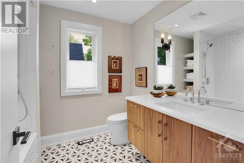 434 Kenwood Avenue, Ottawa, ON - Indoor Photo Showing Bathroom