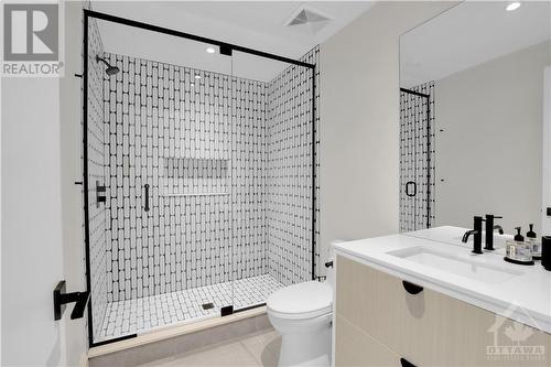 434 Kenwood Avenue, Ottawa, ON - Indoor Photo Showing Bathroom