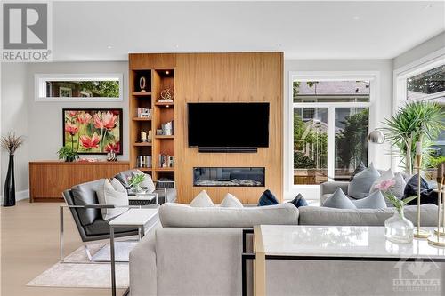 434 Kenwood Avenue, Ottawa, ON - Indoor Photo Showing Living Room With Fireplace