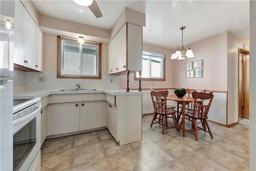 514 Queensdale Avenue E, Hamilton, ON - Indoor Photo Showing Kitchen