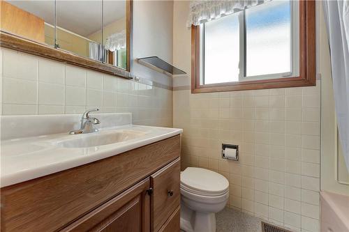 514 Queensdale Avenue E, Hamilton, ON - Indoor Photo Showing Bathroom