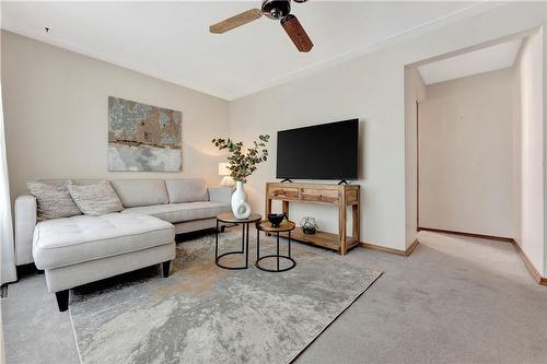 514 Queensdale Avenue E, Hamilton, ON - Indoor Photo Showing Living Room