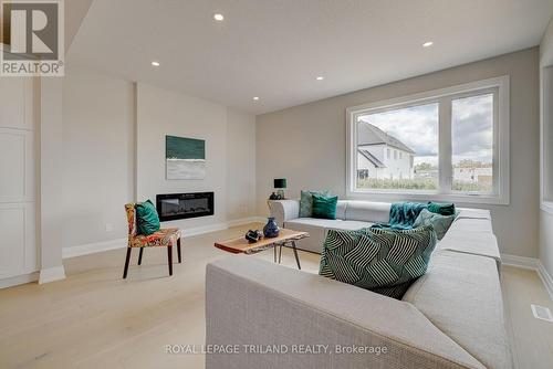 6465 Royal Magnolia Avenue, London, ON - Indoor Photo Showing Living Room With Fireplace