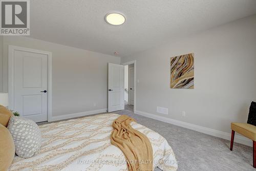 6465 Royal Magnolia Avenue, London, ON - Indoor Photo Showing Bedroom