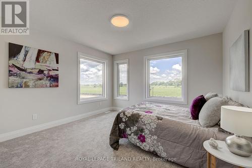 6465 Royal Magnolia Avenue, London, ON - Indoor Photo Showing Bedroom