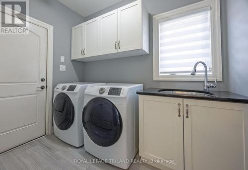 2349 Dauncey Crescent, London, ON - Indoor Photo Showing Laundry Room