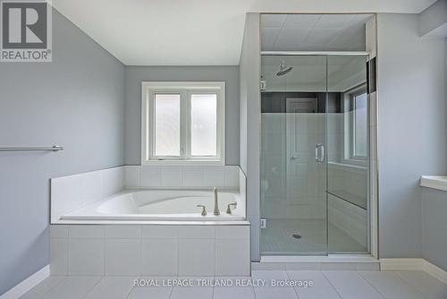 2349 Dauncey Crescent, London, ON - Indoor Photo Showing Bathroom