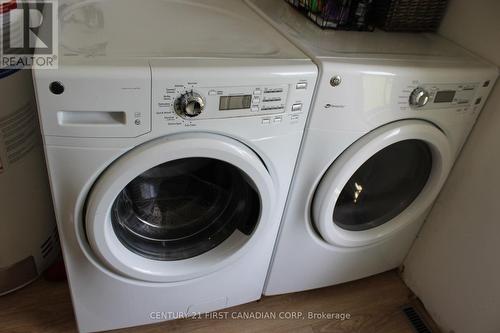 1166 St Louis Avenue, Windsor, ON - Indoor Photo Showing Laundry Room