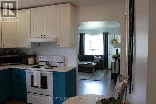 1166 St Louis Avenue, Windsor, ON - Indoor Photo Showing Kitchen