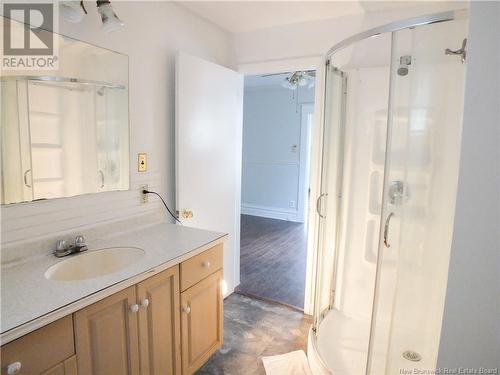 727 Main Street, Woodstock, NB - Indoor Photo Showing Bathroom