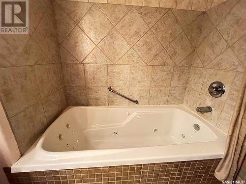 113 Lonsdale Street, Maple Creek, SK - Indoor Photo Showing Bathroom