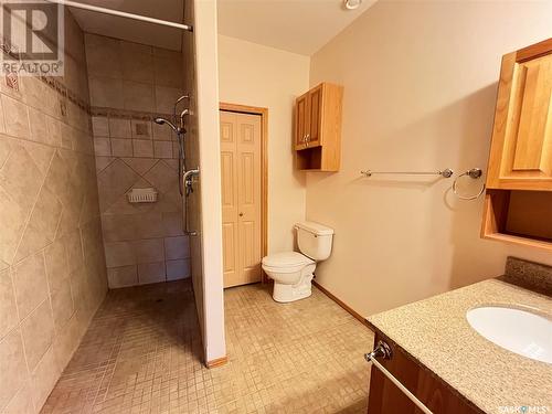 113 Lonsdale Street, Maple Creek, SK - Indoor Photo Showing Bathroom