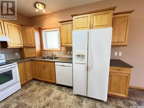 113 Lonsdale Street, Maple Creek, SK - Indoor Photo Showing Kitchen With Double Sink