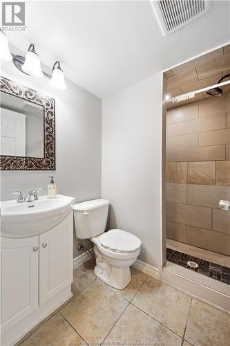 553 High St, Moncton, NB - Indoor Photo Showing Bathroom