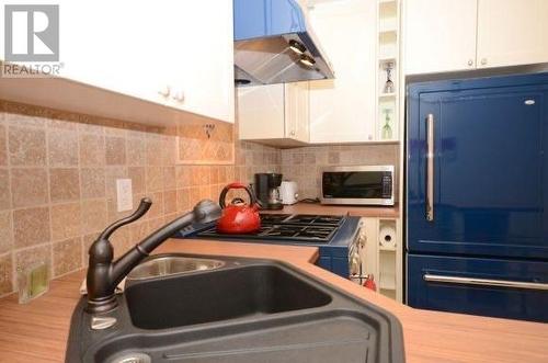 3005 26 Street, Vernon, BC - Indoor Photo Showing Kitchen With Double Sink