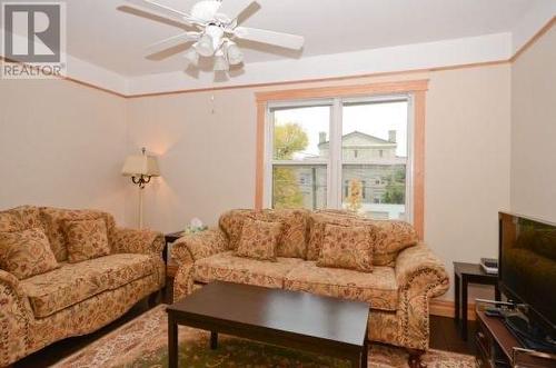 3005 26 Street, Vernon, BC - Indoor Photo Showing Living Room