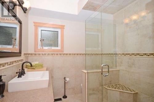 3005 26 Street, Vernon, BC - Indoor Photo Showing Bathroom