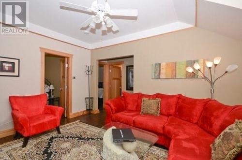 3005 26 Street, Vernon, BC - Indoor Photo Showing Living Room