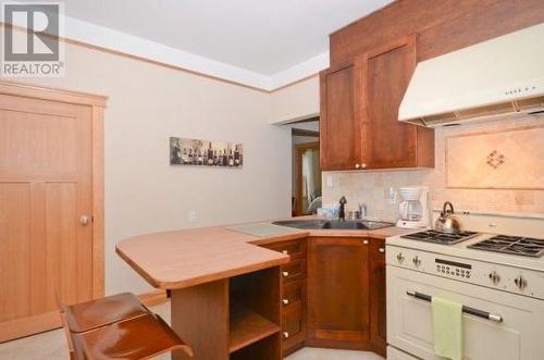 3005 26 Street, Vernon, BC - Indoor Photo Showing Kitchen With Double Sink