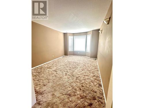 615 6Th Avenue Unit# 4, Keremeos, BC - Indoor Photo Showing Bedroom