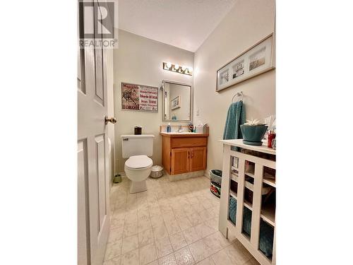 615 6Th Avenue Unit# 4, Keremeos, BC - Indoor Photo Showing Bathroom