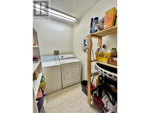 615 6Th Avenue Unit# 4, Keremeos, BC - Indoor Photo Showing Laundry Room