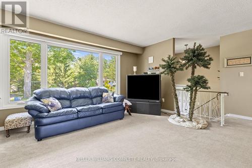 3629 Rebstock Road, Fort Erie, ON - Indoor Photo Showing Living Room