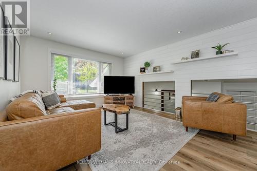 9 Highview Place, Kitchener, ON - Indoor Photo Showing Living Room