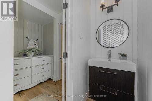 9 Highview Place, Kitchener, ON - Indoor Photo Showing Bathroom