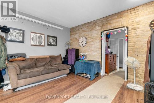 77 Lancaster Street W, Kitchener, ON - Indoor Photo Showing Living Room