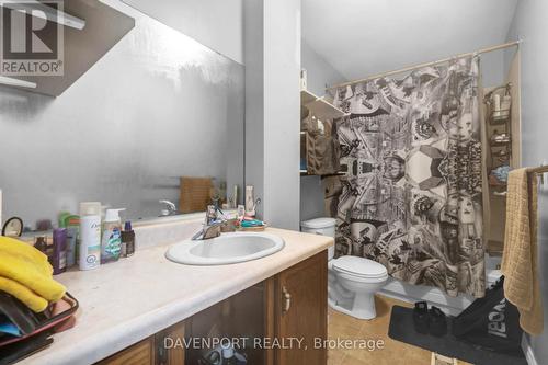 77 Lancaster Street W, Kitchener, ON - Indoor Photo Showing Bathroom
