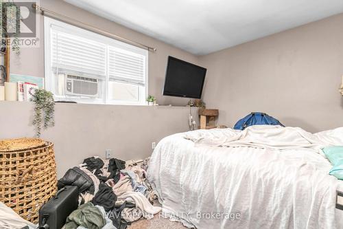 77 Lancaster Street W, Kitchener, ON - Indoor Photo Showing Bedroom